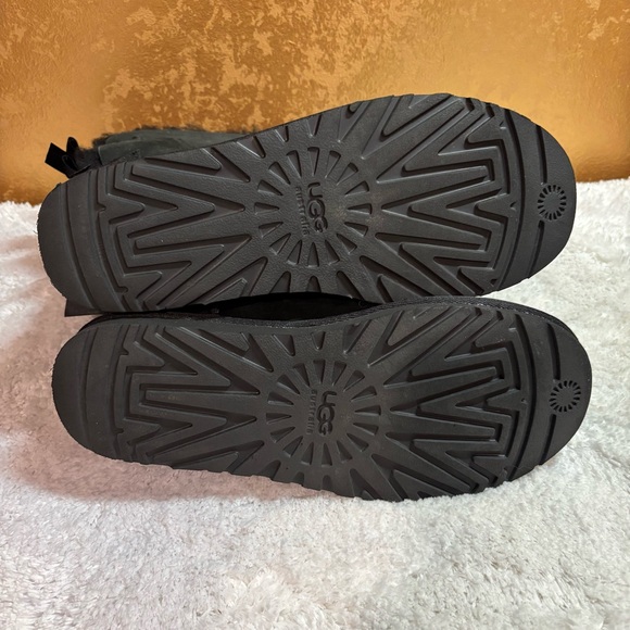 Women's Black Ugg Boots - Picture 6 of 6